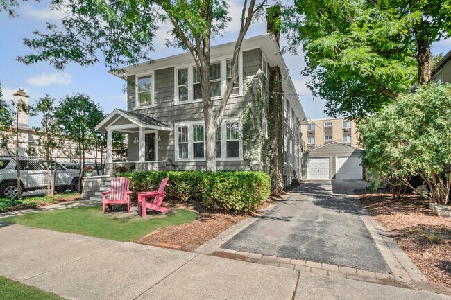 Foto del edificio - 2541 Ewing Ave