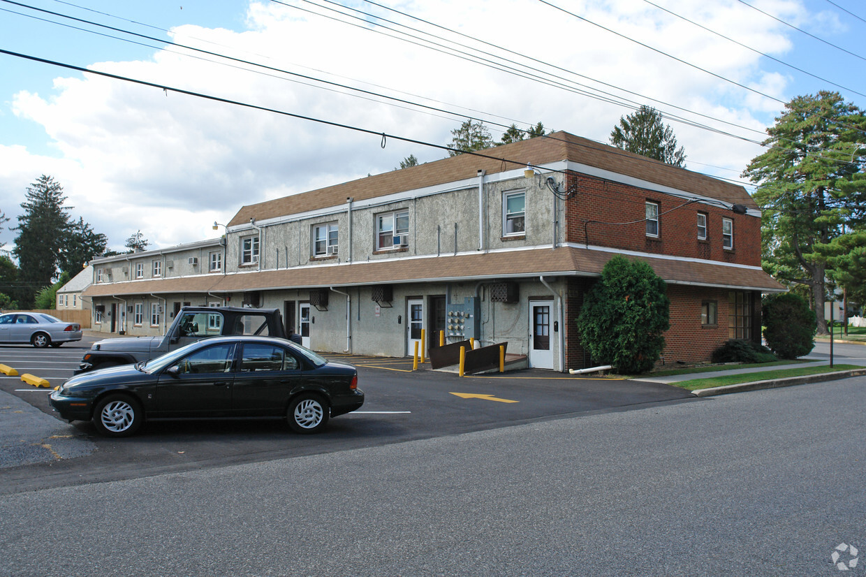 Building Photo - Gateway Apartments