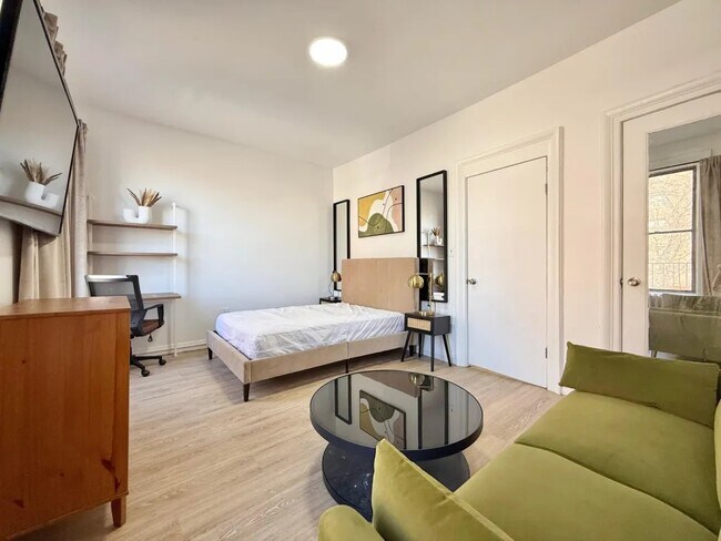 Foto del edificio - Furnished room/NOT APARTMENT