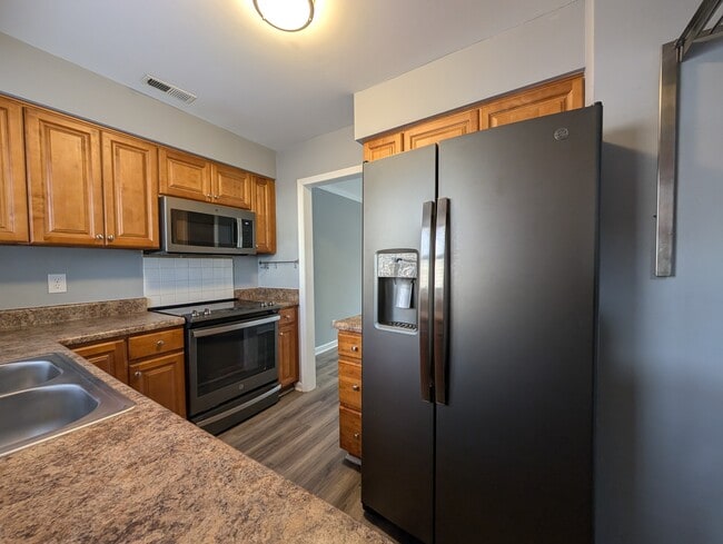 Building Photo - 2808 Shadowbrook Ln