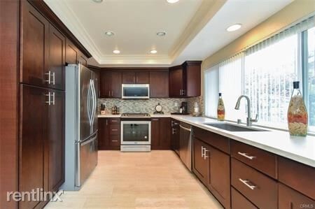 Building Photo - 4 br, 2 bath House - 12 E Yale Loop # 30