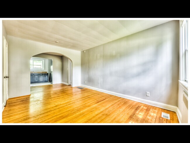 Building Photo - 3200 Carlisle Ave