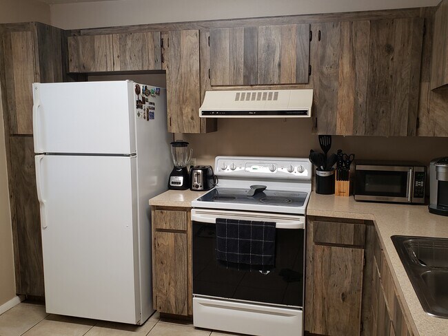 Kitchen - 5265 E Bay Dr