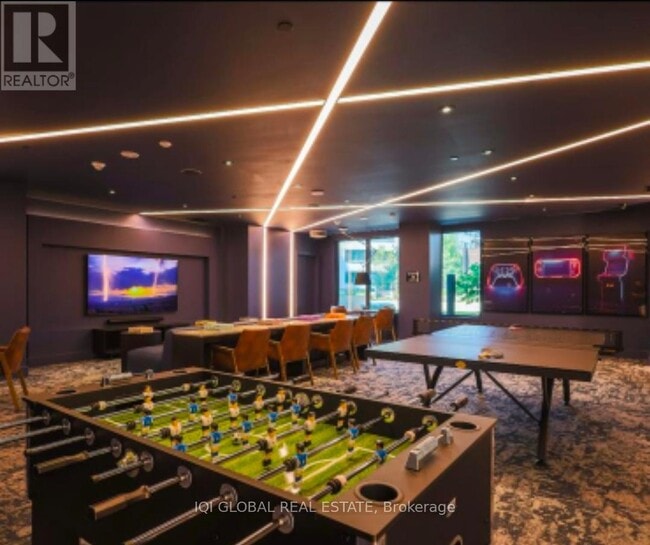 Building Photo - 285 Dufferin St