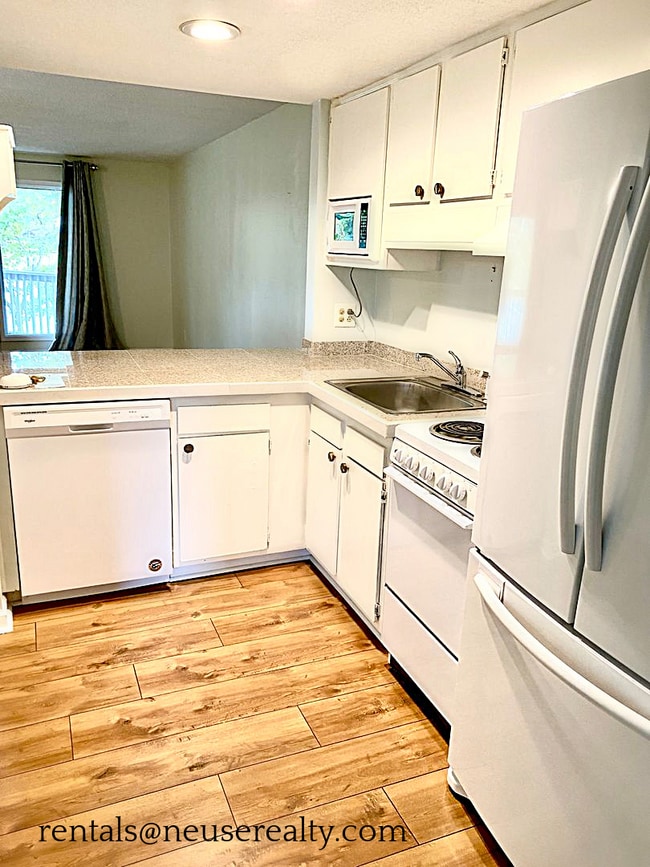 Building Photo - 6112 Harbourside Dr