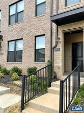 Building Photo - 919 Salamander St