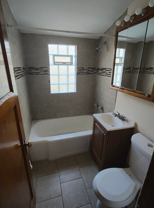 Foto del edificio - 4650 N 39th St