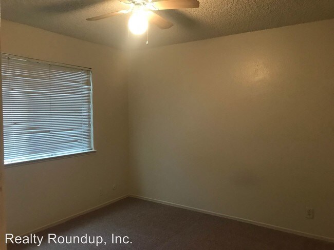 Foto del edificio - 1707 W Swain Rd