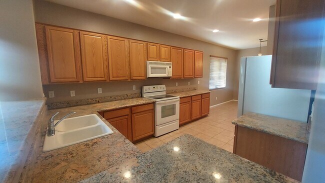 Foto del edificio - BEAUTIFUL 4-BEDROOM IN POWER RANCH!