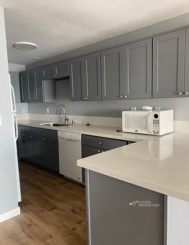 Building Photo - 1199 SE 9th Ave