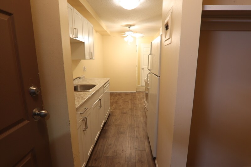 Primary Photo - 9120-9106 106 Ave NW