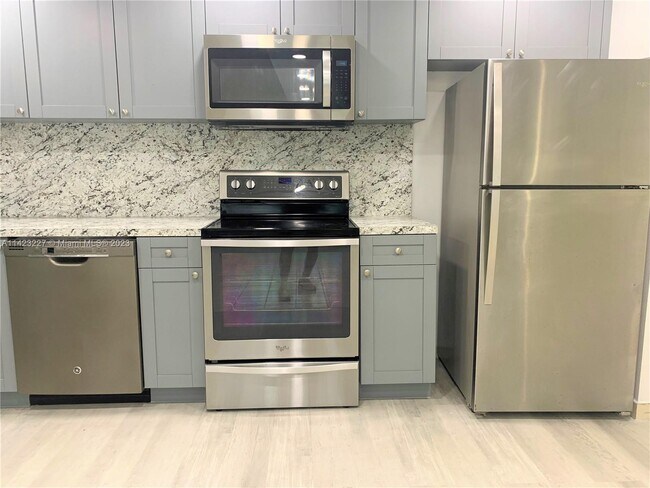 Foto del edificio - 14830 Naranja Lakes Blvd