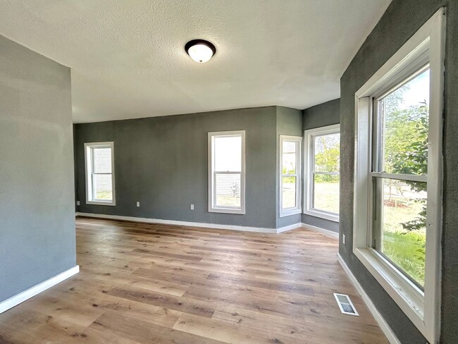 Building Photo - Three Bedroom Home in Muskegon