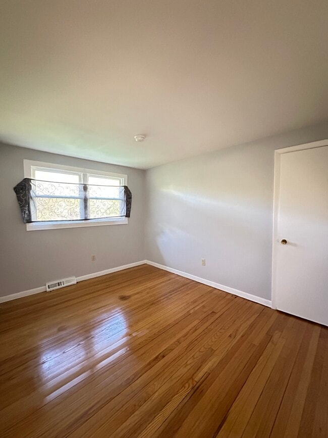 Building Photo - Crehange St 205/207