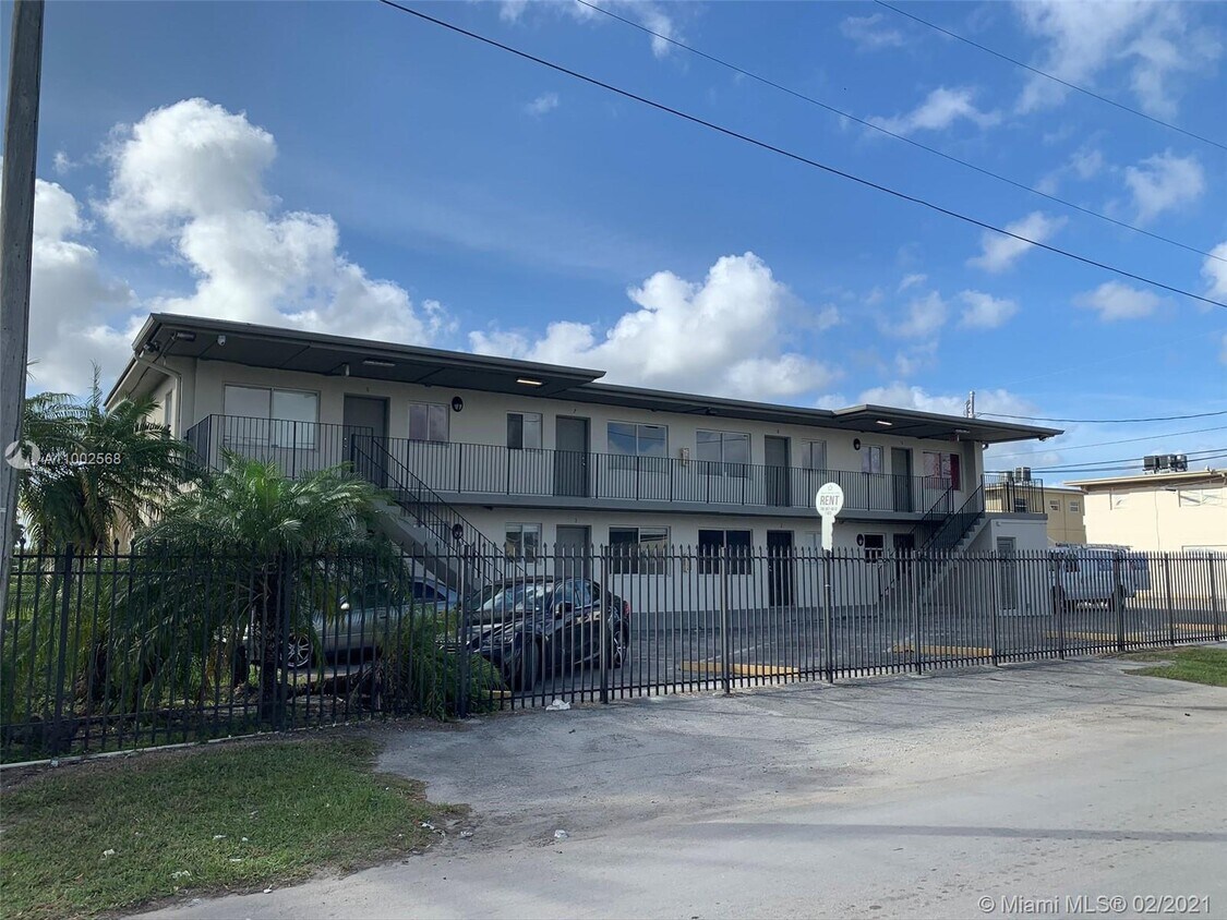 Primary Photo - 1221 SW 4th St
