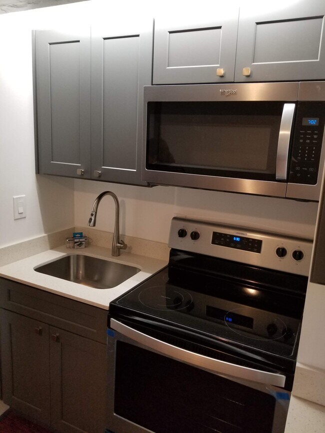 Kitchen - 308 E Yale St