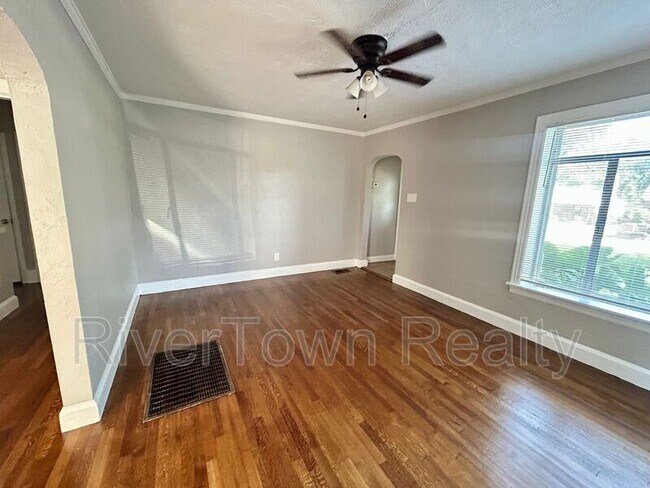 Foto del edificio - 2407 Larose Ave