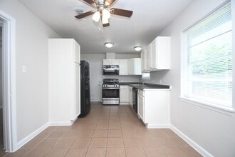 Building Photo - 2112 Thonig Rd