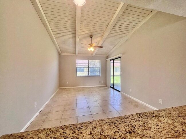 Foto del edificio - 463 Glenwood Dr