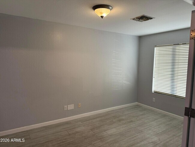 Building Photo - 3069 N 87th Pl