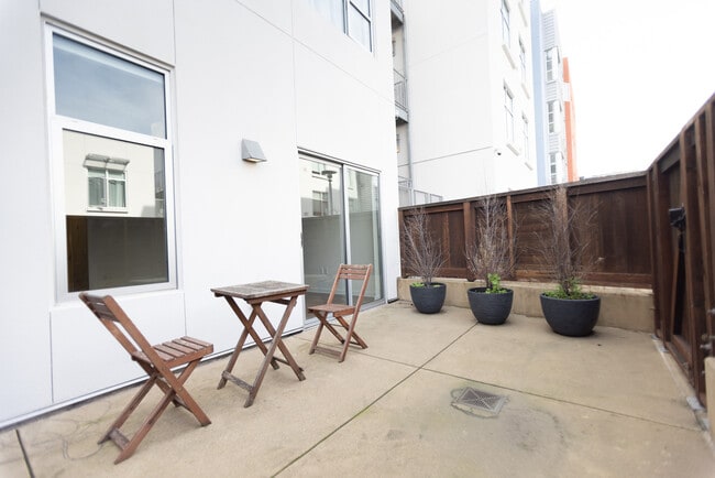 Building Photo - 451 Kansas St