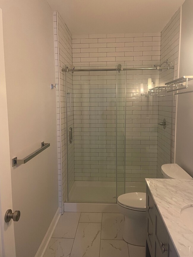 Gleaming Bathroom w/ Walk-in Shower - 216 Findlay St