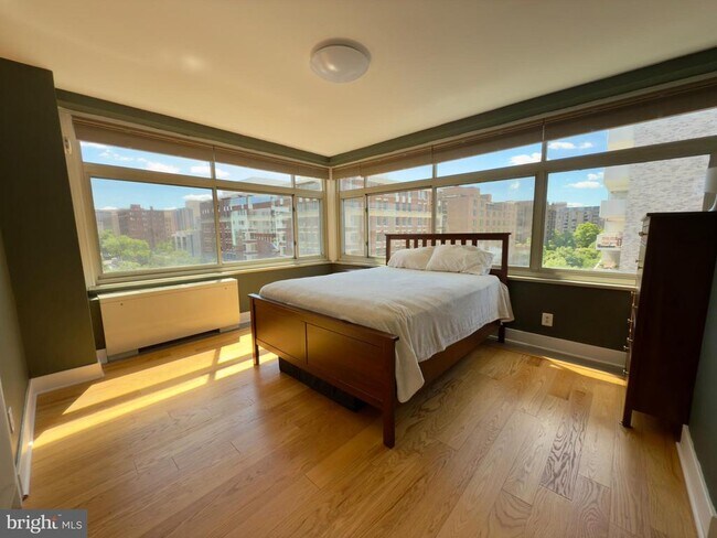 Foto del edificio - 2401 H St NW