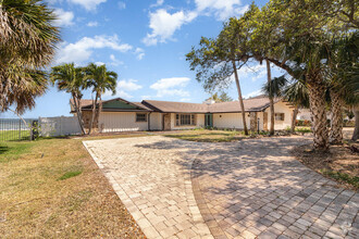 Building Photo - 7920 S Tropical Trail