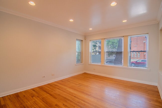 Foto del edificio - 2750 N Kostner Ave