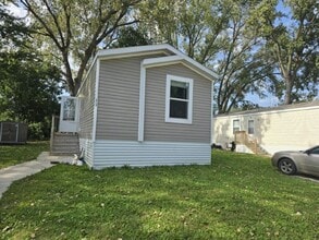 Building Photo - 203 Cleopatra Dr