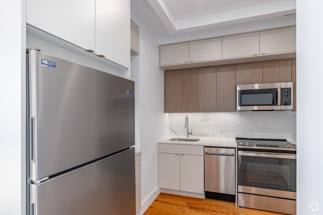 2BR, 1BR - 605SF - Kitchen - Cypress Park