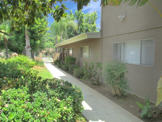 Building Photo - 930 Stillman Ave