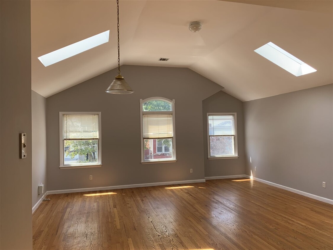 Primary Photo - 268 Neptune Ave