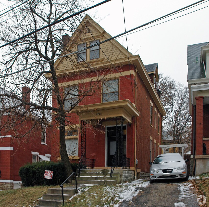 2451 Maplewood Ave, Cincinnati, OH 45219 Apartments in Cincinnati, OH