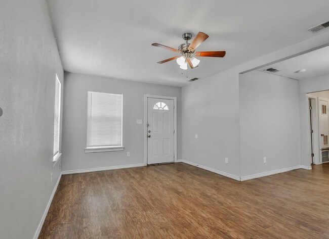 Building Photo - Cute 4 Bedroom close to Texas Tech