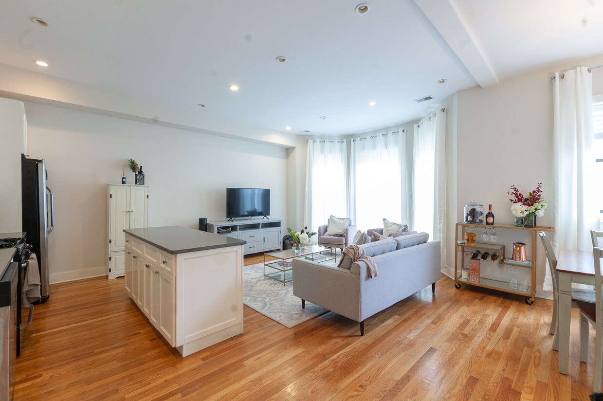 Foto principal - 3507 N Wilton Ave