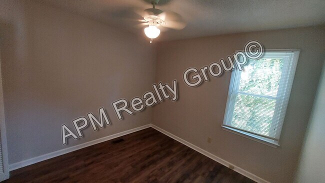 Building Photo - Three-bedroom house in Irmo