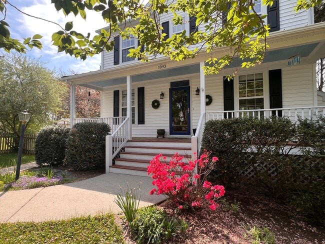 Building Photo - 1093 Wintergreen Ln