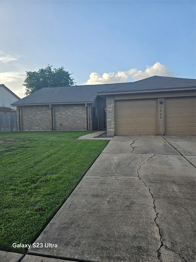 Foto del edificio - 1322 Fieldstone Dr