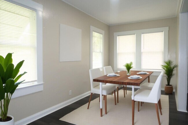 Foto del edificio - 1/2 OFF 3 Bedroom, 1 Bathroom Home for Ren...