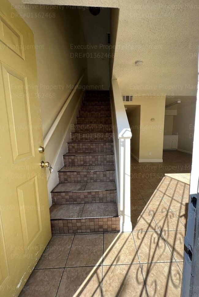 Foto del edificio - 2 bedroom, 1.5 bathroom townhouse.