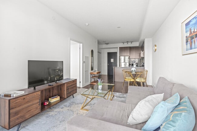 Building Photo - 69 Holly St