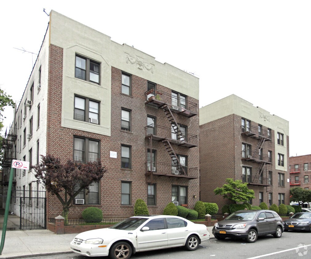 Building Photo - 1702 W 6th St