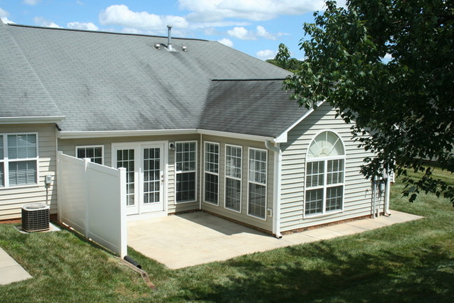 Building Photo - 1907 Hawfields Crossing Ln