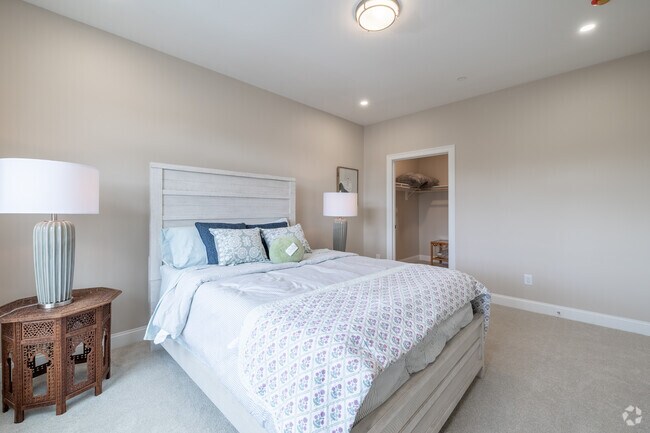 1BR, 1BA - 715F - Bedroom - Natick Corner