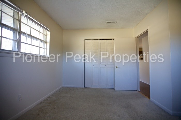 Building Photo - 7825 Basswood Ln