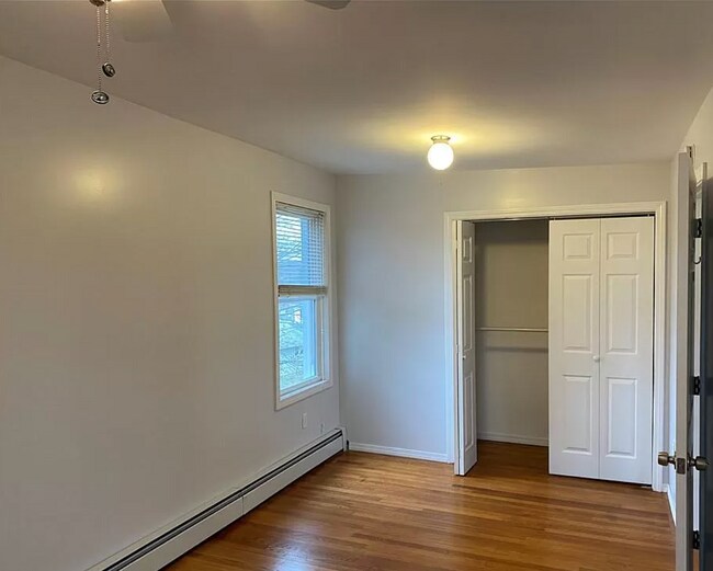 Large bedroom - 18 Crouch St