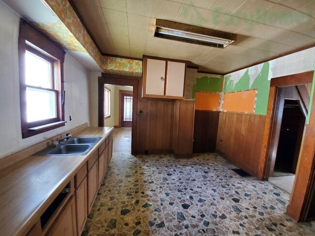 Building Photo - 824 S 6th St