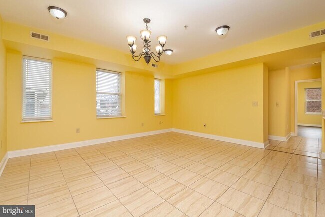 Foto del edificio - 422 W Franklin St