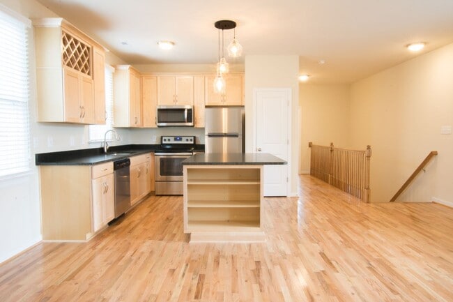 Photo - 966 Pink St Apartment